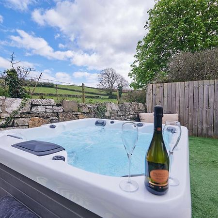 Family Friendly, Self Contained, Bed And Breakfast With Private Hot Tub Laugharne Exteriör bild