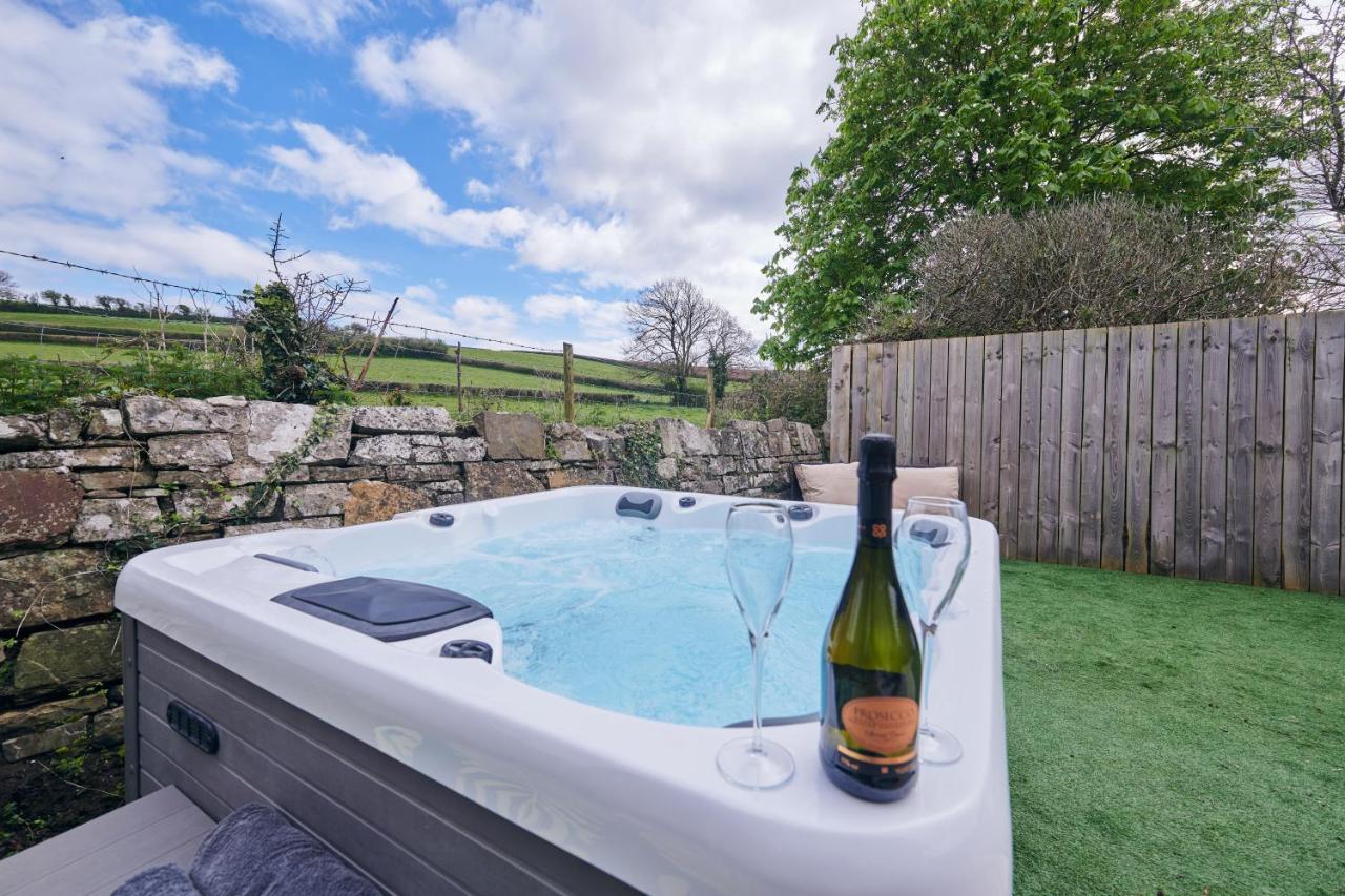 Family Friendly, Self Contained, Bed And Breakfast With Private Hot Tub Laugharne Exteriör bild