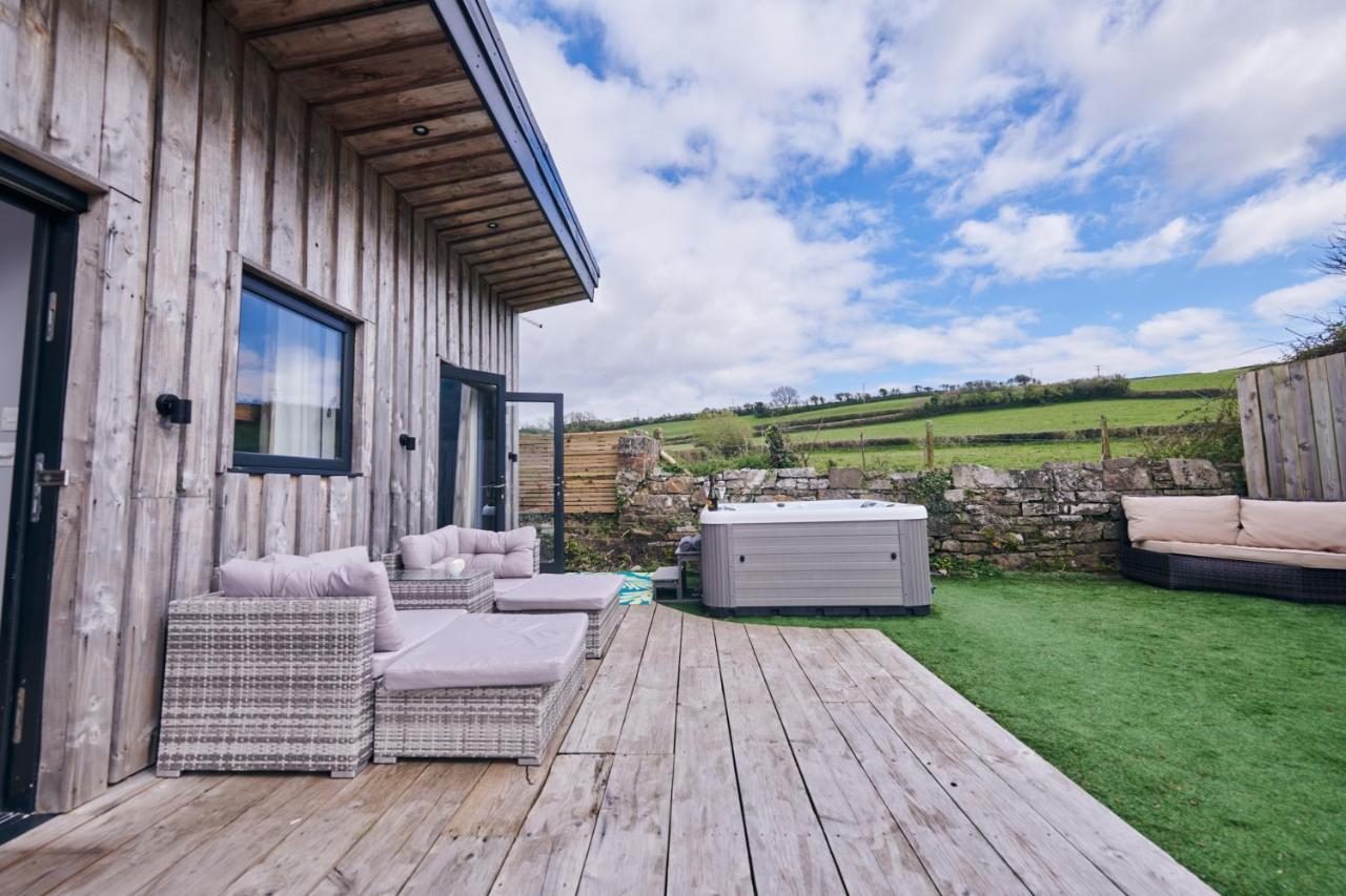 Family Friendly, Self Contained, Bed And Breakfast With Private Hot Tub Laugharne Exteriör bild